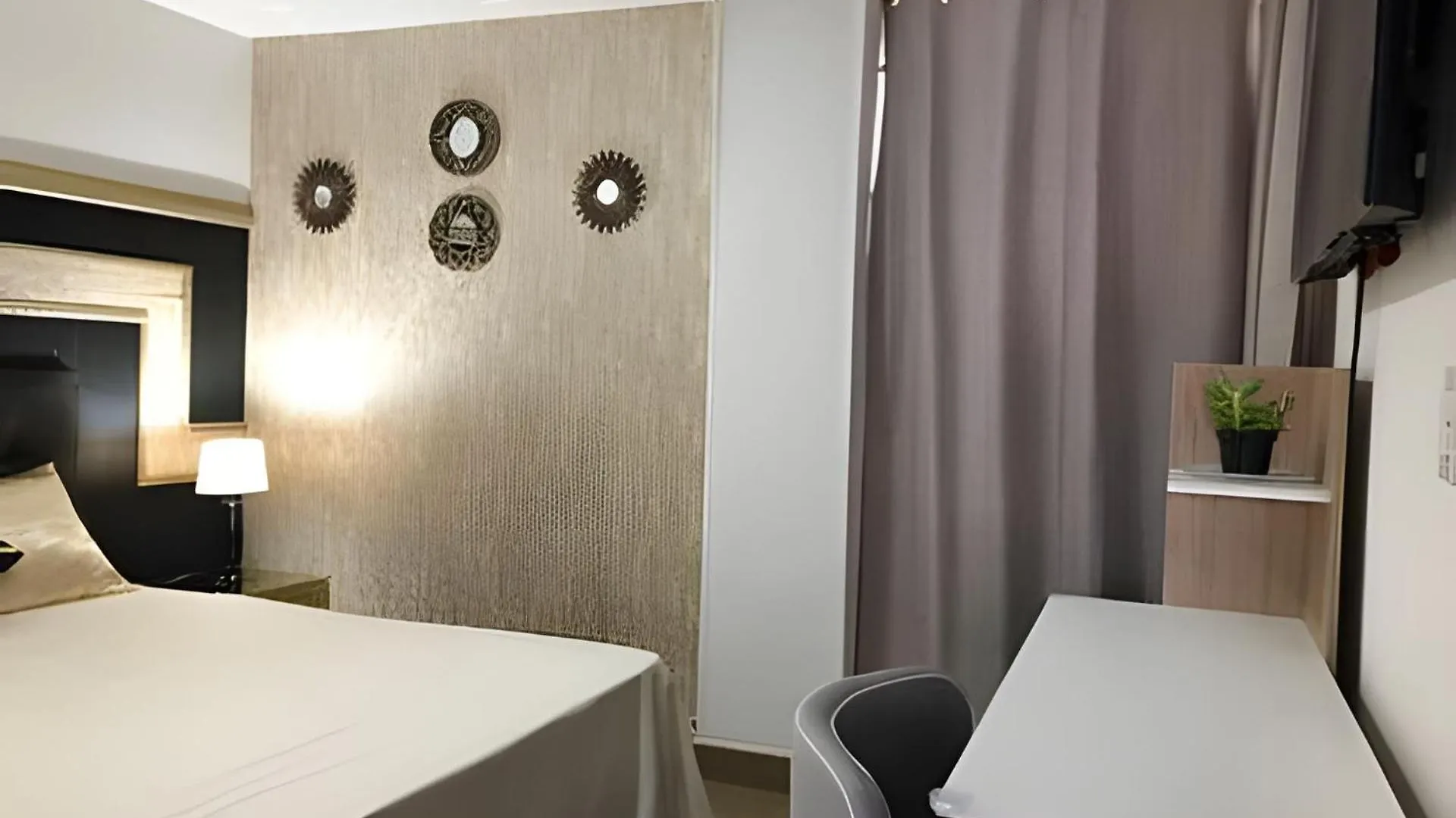 Apartaestudio En Santa Lucia Medellin 0*,  Colombia
